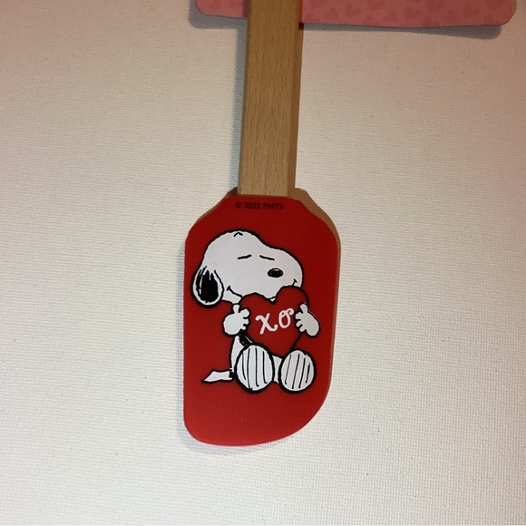 4/$15 🌻 NWT 2022 Peanuts Snoopy Valentines Spatula Set of 2 Pink Red Wood - Picture 3 of 6